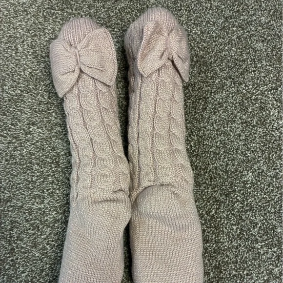 UGG Blush Cable Knit Socks with Fluffy White Cuffs - Picture 4 of 10